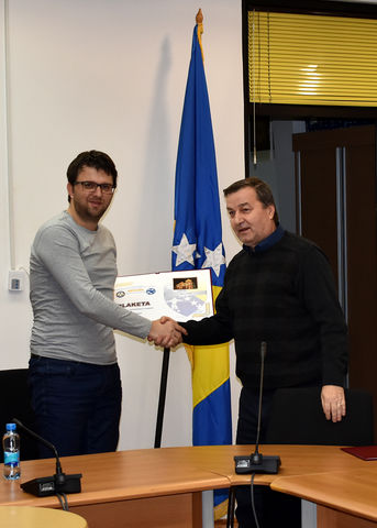 Dodjeljena plaketa Organizacionog odbora Bajramskog turnira Foto 2